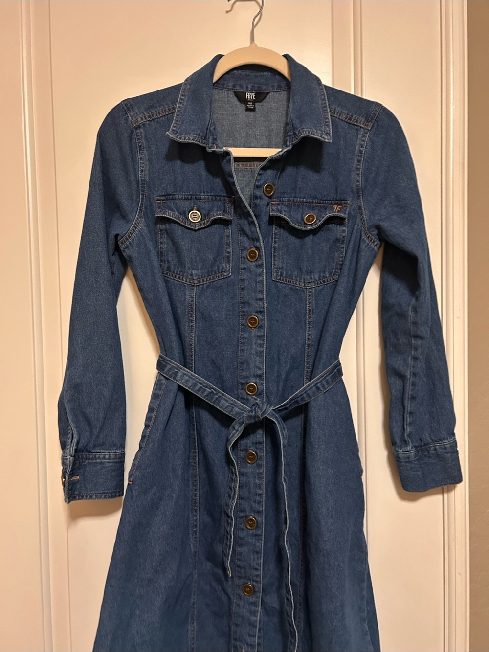 🤎🌀Frye Blue Denim Dress Full Button Front & Removable Waist Belt 🌀🤎 - Picture 8 of 15